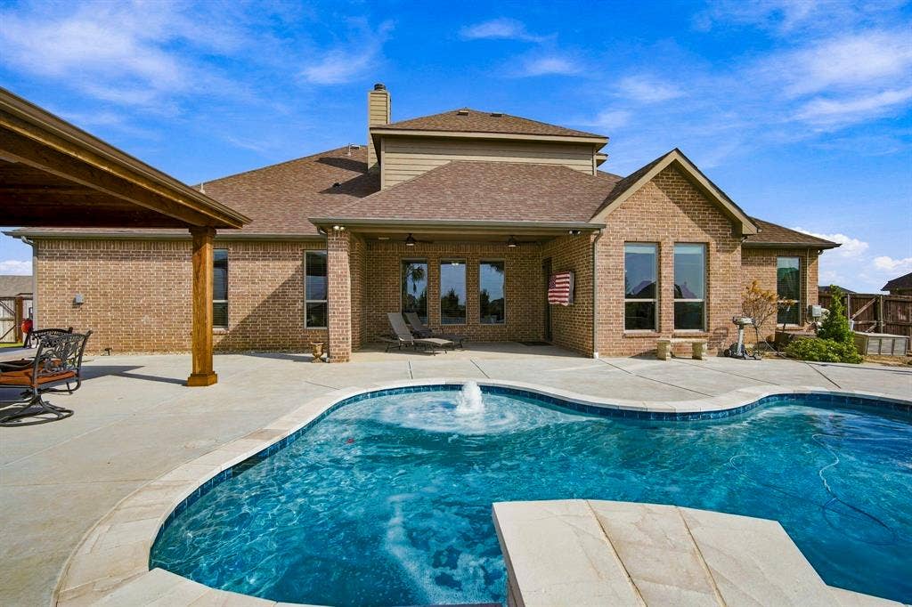 5620 Limestone Lane, Midlothian, TX 76065 Pool is like new with water features and a shady sitting area.