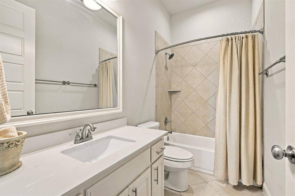 5620 Limestone Lane, Midlothian, TX 76065 Guest bath