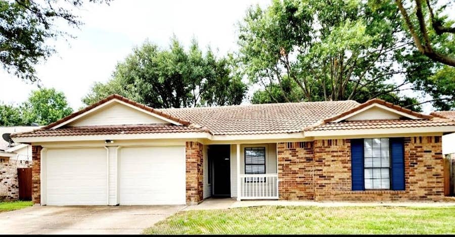 Property photo for 304 Juniper Drive, Arlington, TX