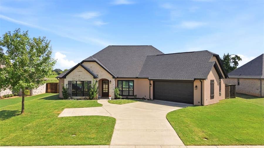 Property photo for 264 Heritage Way, Bullard, TX