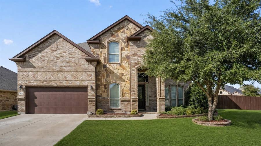 Property photo for 425 Rossville Drive, Midlothian, TX
