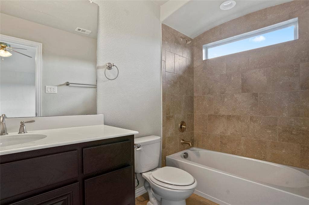 425 Rossville Drive, Midlothian, TX 76065 425 Rossville Drive, Midlothian, TX 76065