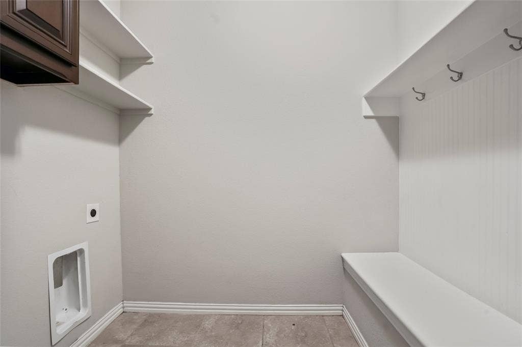 425 Rossville Drive, Midlothian, TX 76065 Mud Room