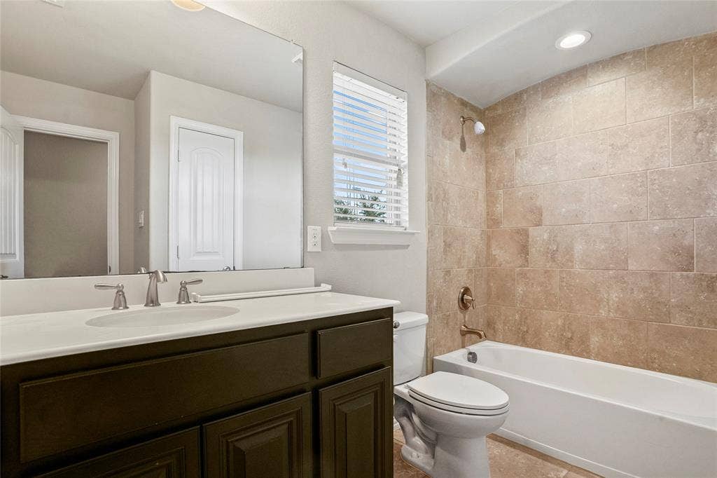 425 Rossville Drive, Midlothian, TX 76065 425 Rossville Drive, Midlothian, TX 76065
