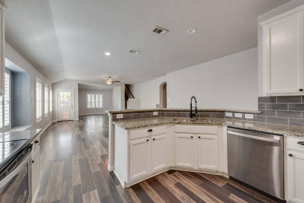 2408 Creekdale Drive, Denton, TX 76210 2408 Creekdale Drive, Denton, TX 76210