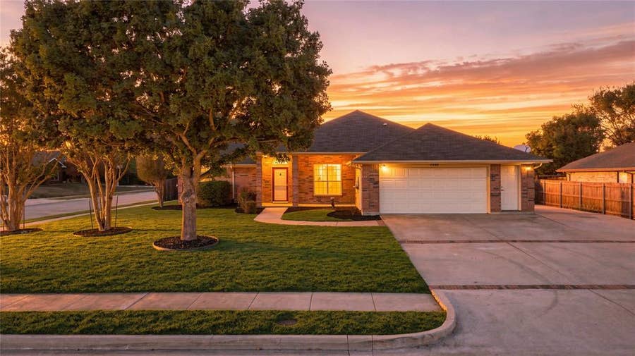 Property photo for 1701 Manten Boulevard, Denton, TX