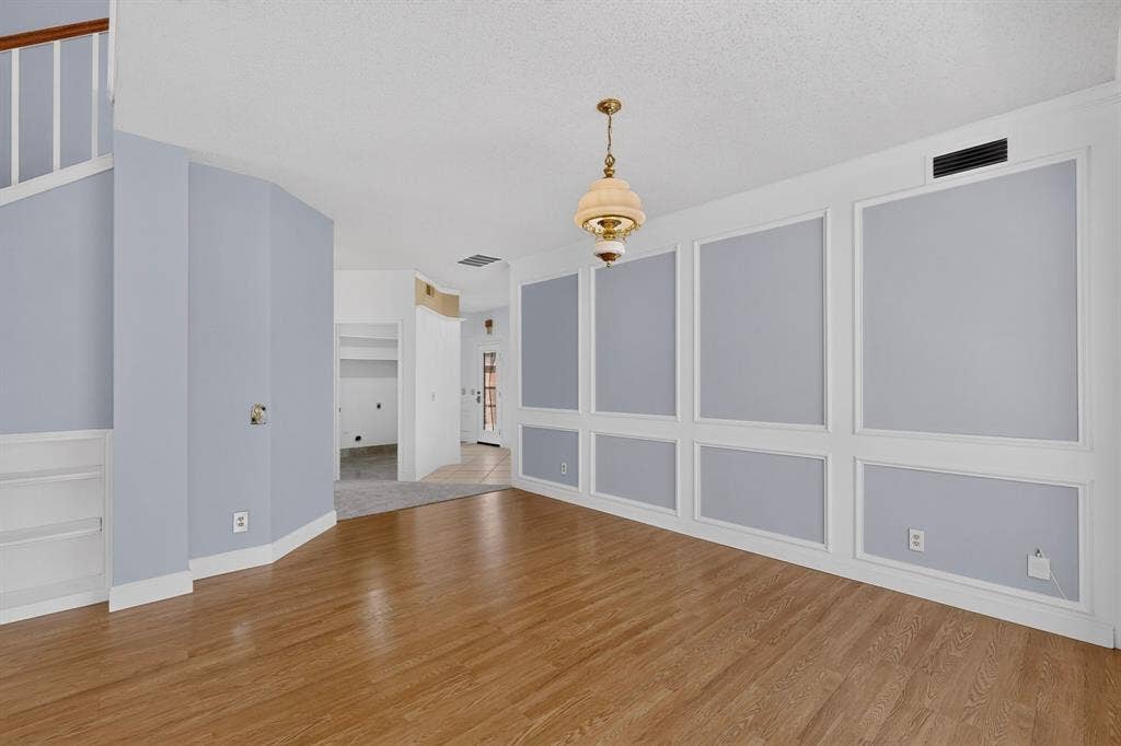 542 Clayton Street, Grand Prairie, TX 75052 542 Clayton Street, Grand Prairie, TX 75052