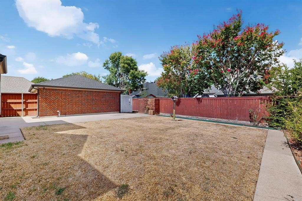 542 Clayton Street, Grand Prairie, TX 75052 542 Clayton Street, Grand Prairie, TX 75052