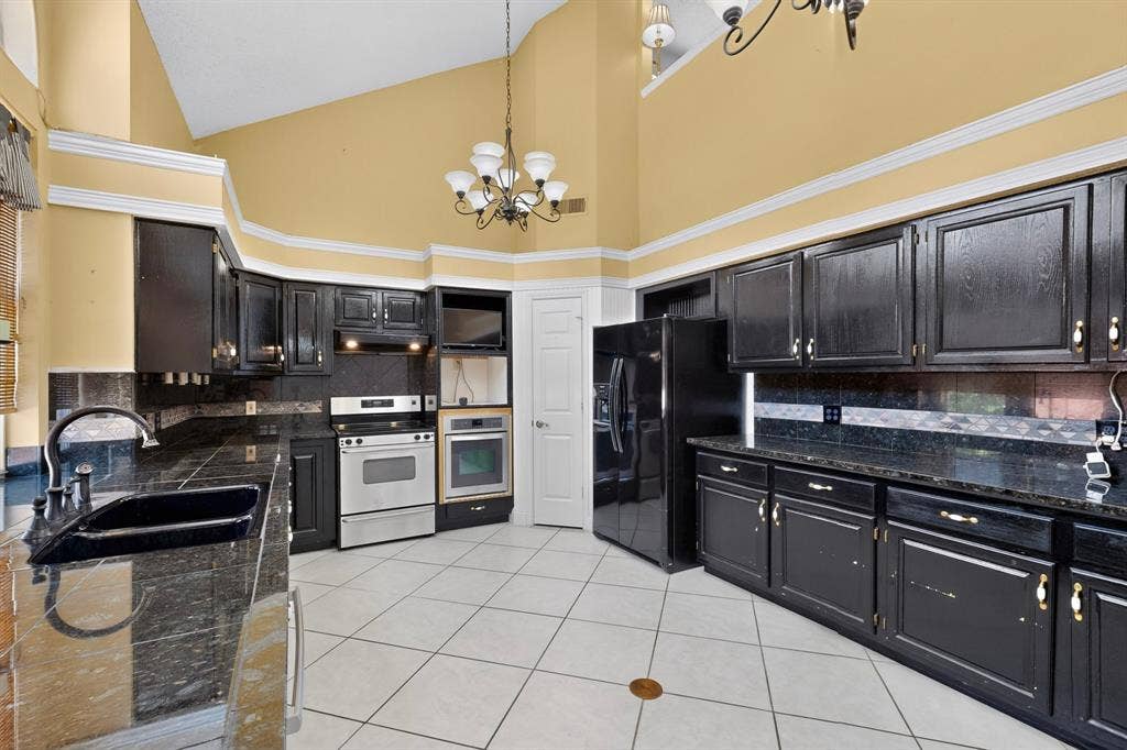 542 Clayton Street, Grand Prairie, TX 75052 542 Clayton Street, Grand Prairie, TX 75052