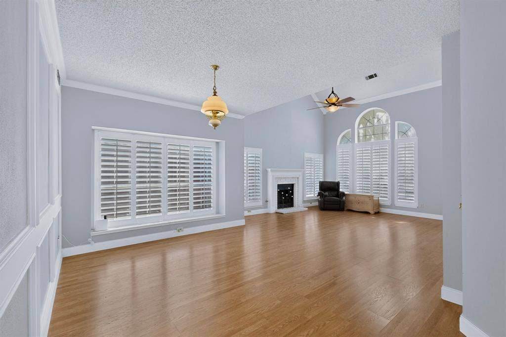 542 Clayton Street, Grand Prairie, TX 75052 542 Clayton Street, Grand Prairie, TX 75052
