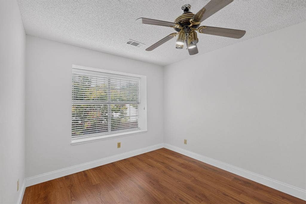 542 Clayton Street, Grand Prairie, TX 75052 542 Clayton Street, Grand Prairie, TX 75052