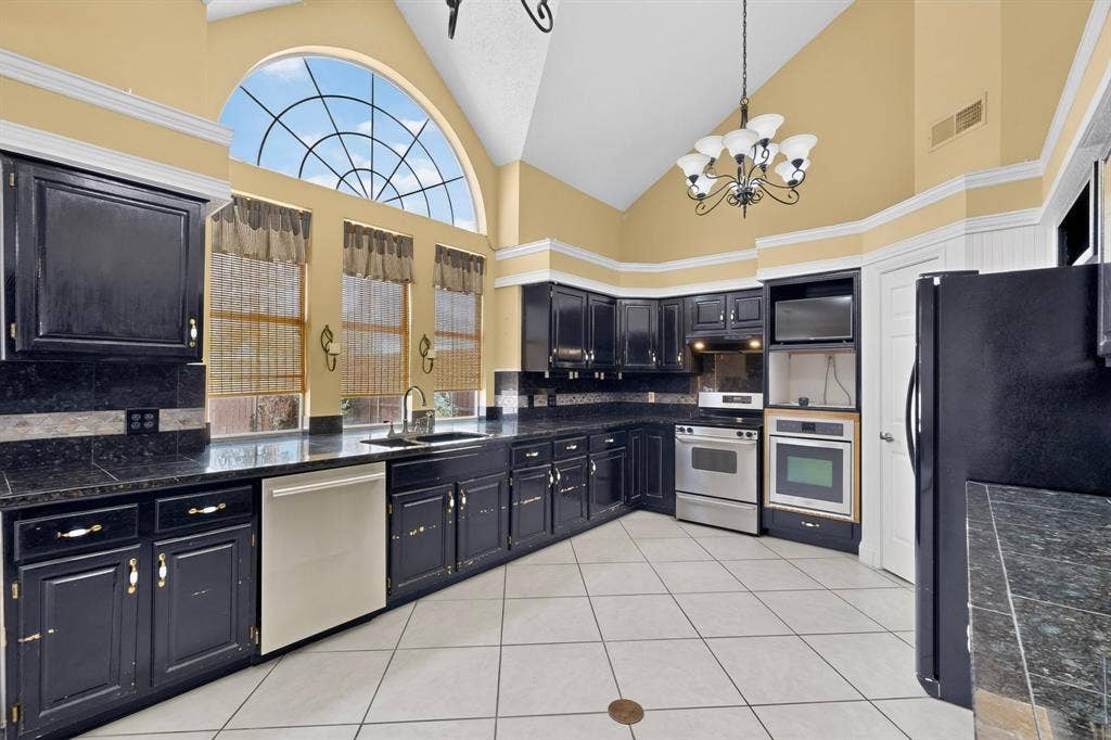 542 Clayton Street, Grand Prairie, TX 75052 542 Clayton Street, Grand Prairie, TX 75052