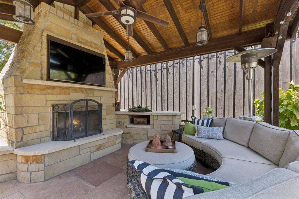 8511 Groveland Drive, Dallas, TX 75218 8511 Groveland Drive, Dallas, TX 75218
