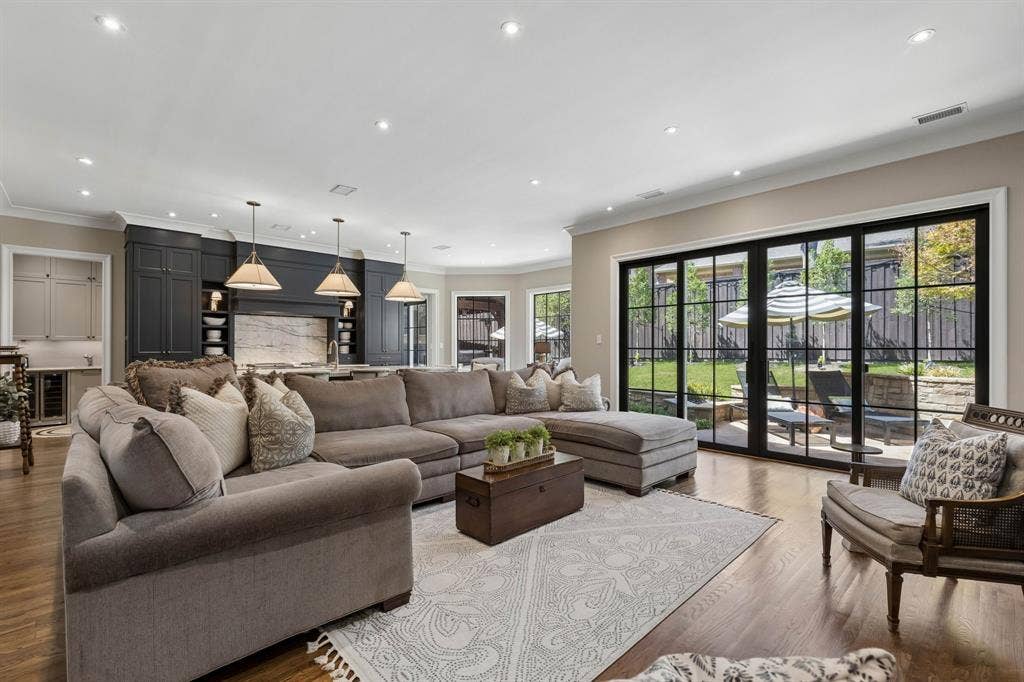 8511 Groveland Drive, Dallas, TX 75218 8511 Groveland Drive, Dallas, TX 75218