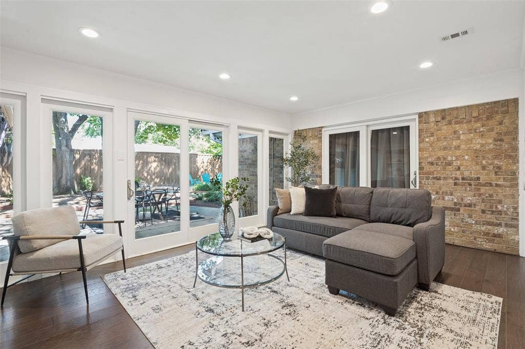 906 Loganwood Avenue, Richardson, TX 75080 906 Loganwood Avenue, Richardson, TX 75080
