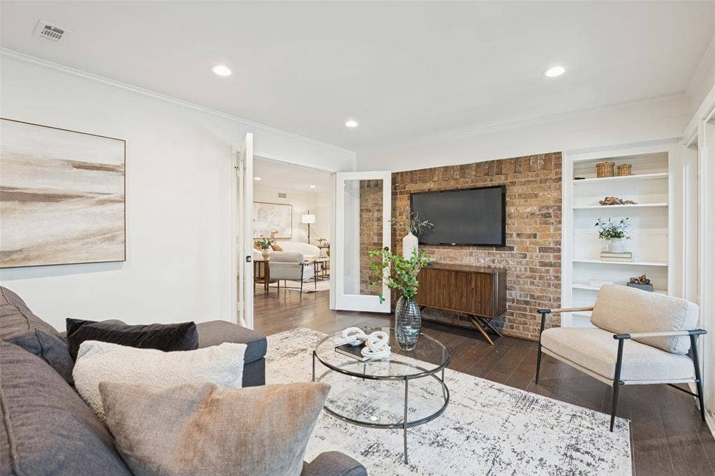 906 Loganwood Avenue, Richardson, TX 75080 906 Loganwood Avenue, Richardson, TX 75080
