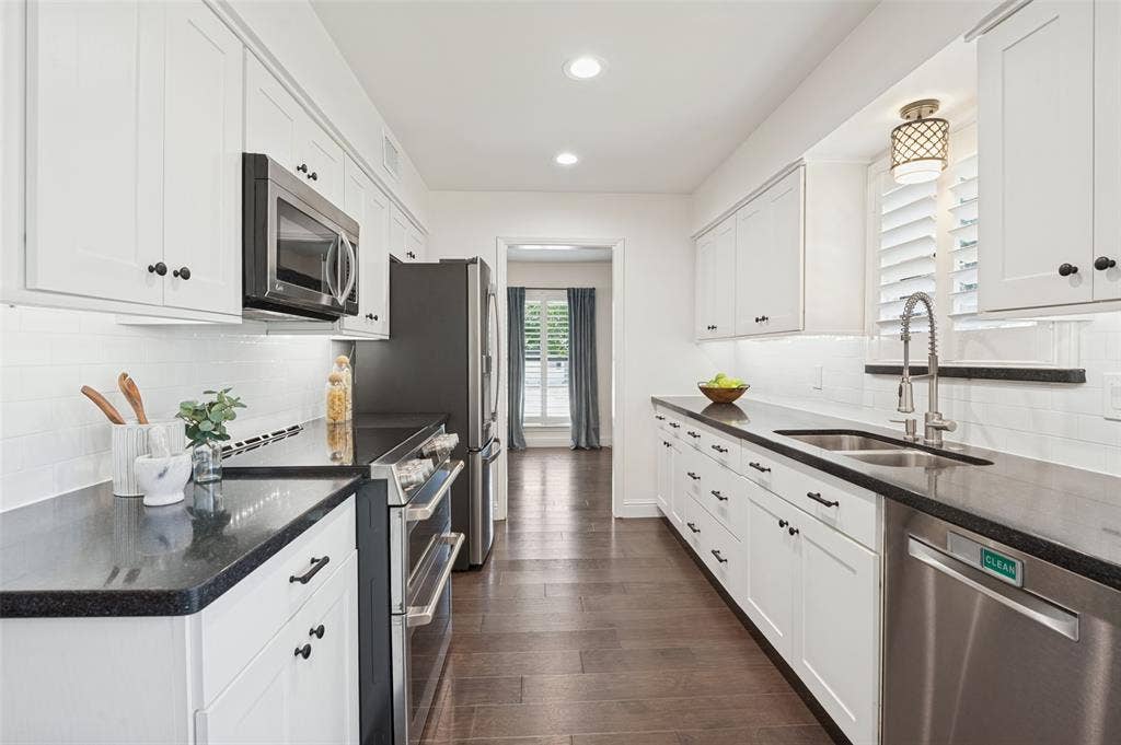 906 Loganwood Avenue, Richardson, TX 75080 906 Loganwood Avenue, Richardson, TX 75080