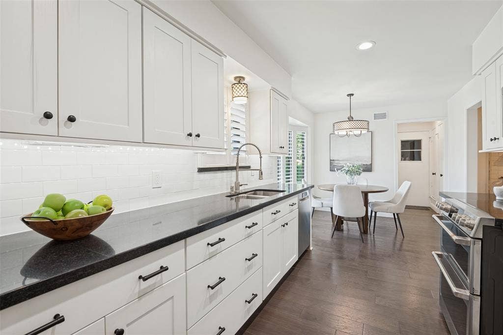 906 Loganwood Avenue, Richardson, TX 75080 906 Loganwood Avenue, Richardson, TX 75080