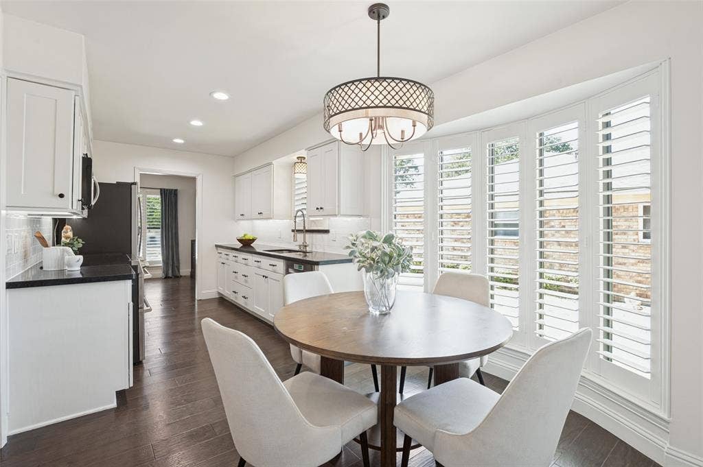 906 Loganwood Avenue, Richardson, TX 75080 906 Loganwood Avenue, Richardson, TX 75080