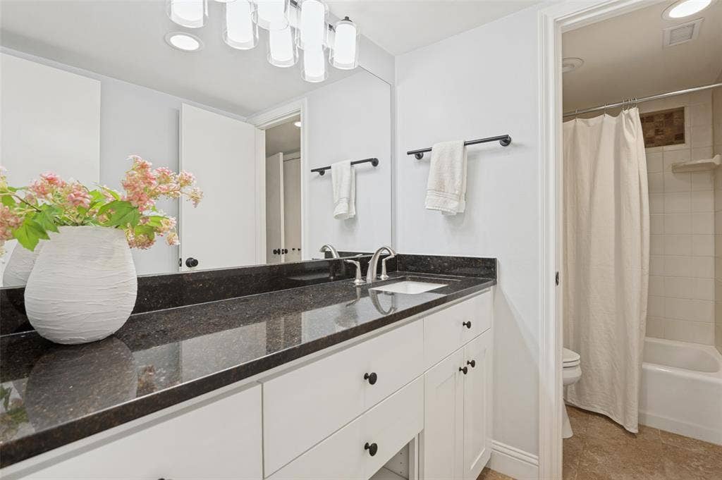 906 Loganwood Avenue, Richardson, TX 75080 906 Loganwood Avenue, Richardson, TX 75080