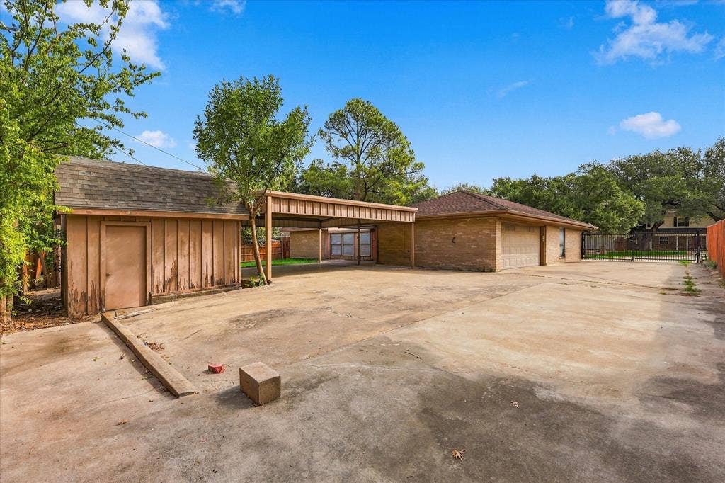 6408 Chapman Drive, Greenville, TX 75402