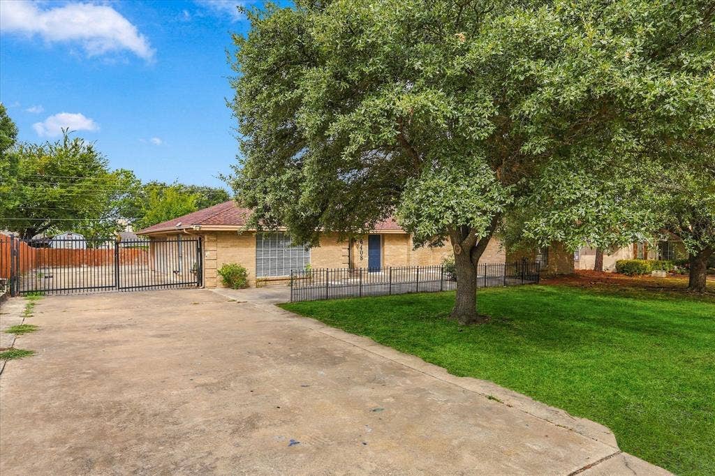6408 Chapman Drive, Greenville, TX 75402