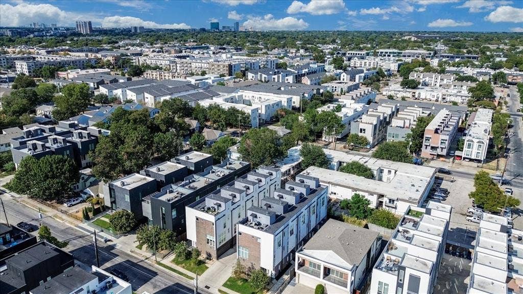 2038 N Prairie Avenue, #104, Dallas, TX 75204 2038 N Prairie Avenue, #104, Dallas, TX 75204