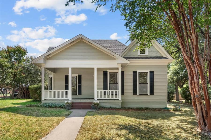 Property photo for 206 E Josephine Street, Weatherford, TX