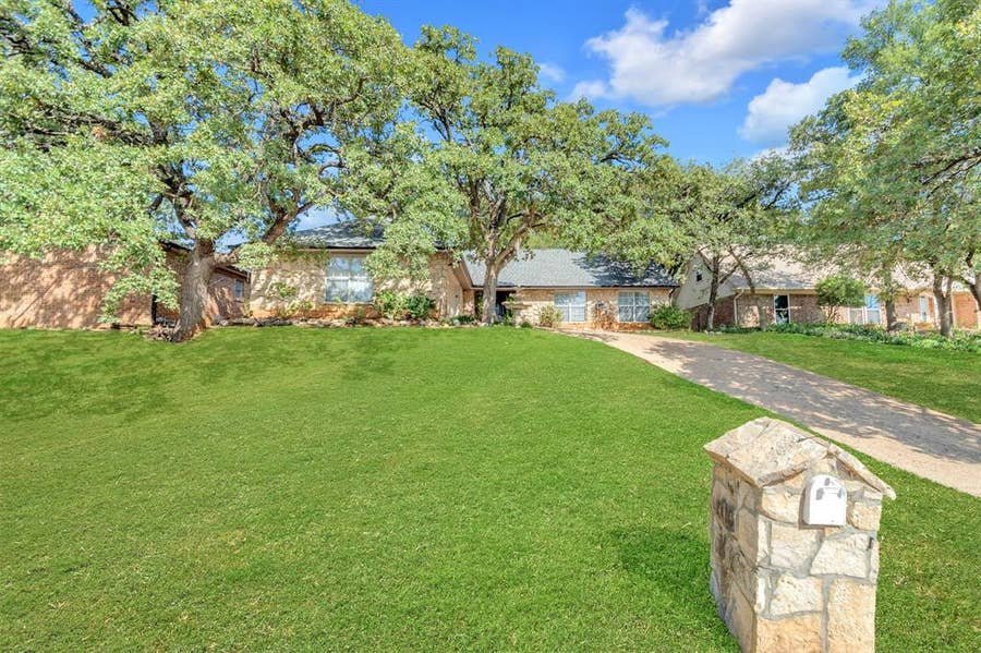 Property photo for 2225 Ridgedale Drive, Arlington, TX