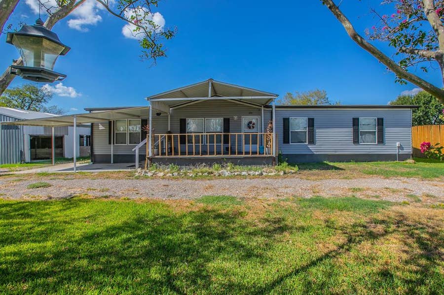 Property photo for 103 Elm Street, Donie, TX
