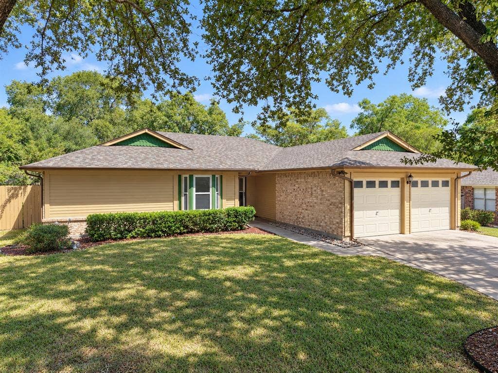 2336 Carlisle Court, Grand Prairie, TX 75052 2336 Carlisle Court, Grand Prairie, TX 75052