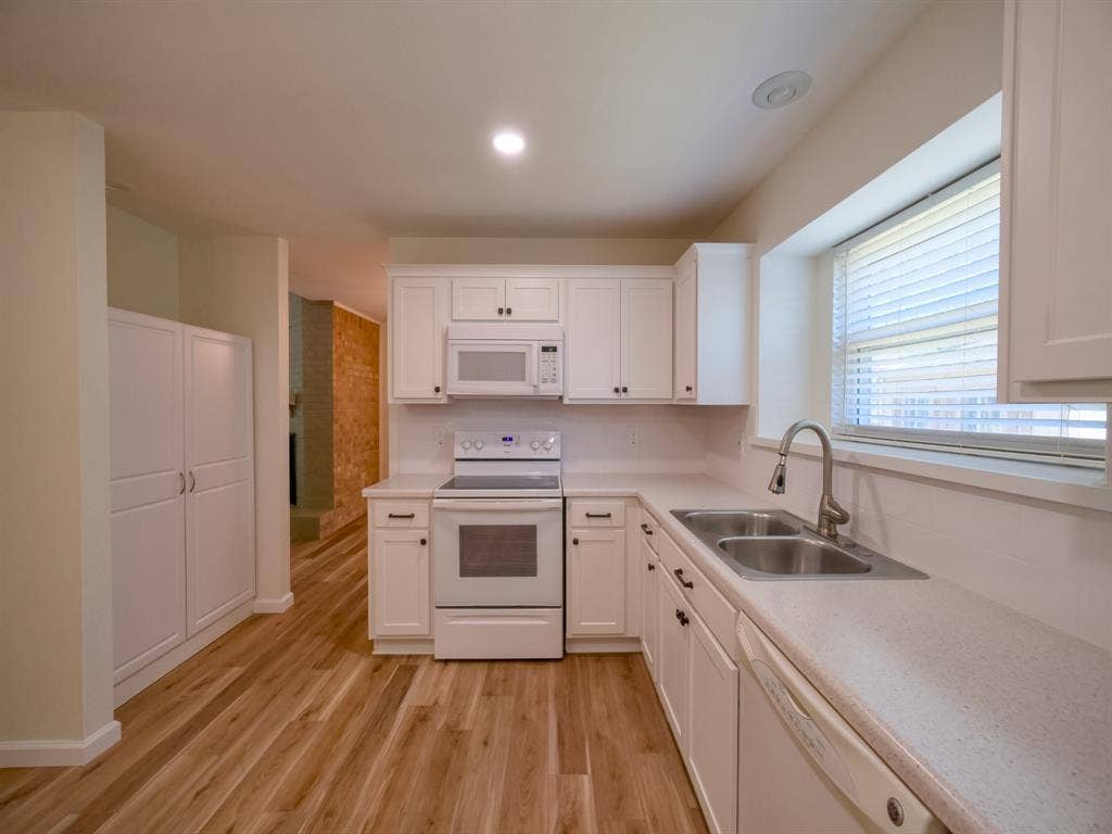 2336 Carlisle Court, Grand Prairie, TX 75052 2336 Carlisle Court, Grand Prairie, TX 75052