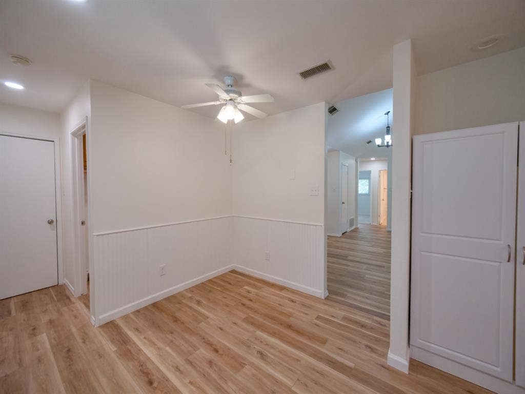 2336 Carlisle Court, Grand Prairie, TX 75052 Breakfast room