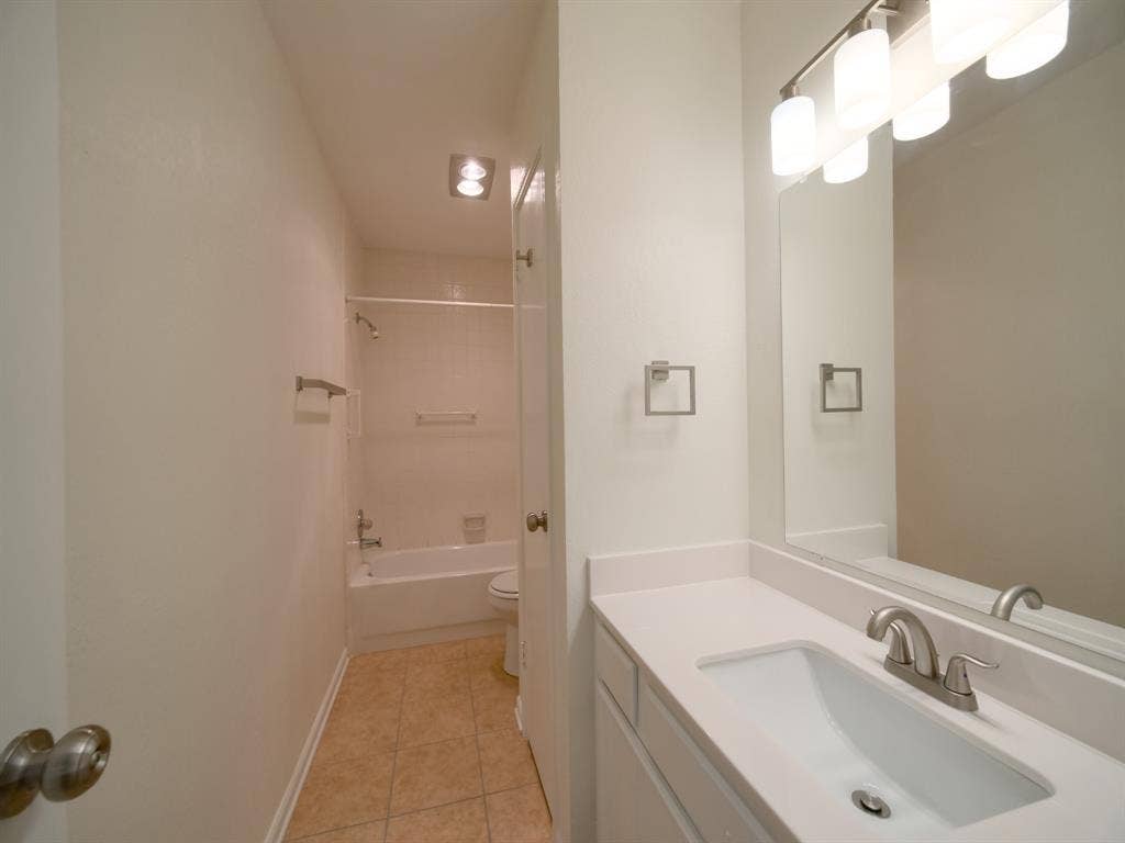 2336 Carlisle Court, Grand Prairie, TX 75052 2336 Carlisle Court, Grand Prairie, TX 75052