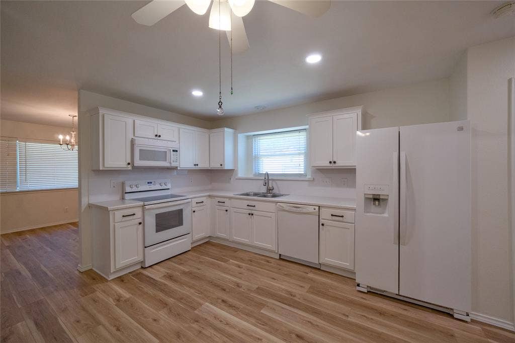 2336 Carlisle Court, Grand Prairie, TX 75052 2336 Carlisle Court, Grand Prairie, TX 75052