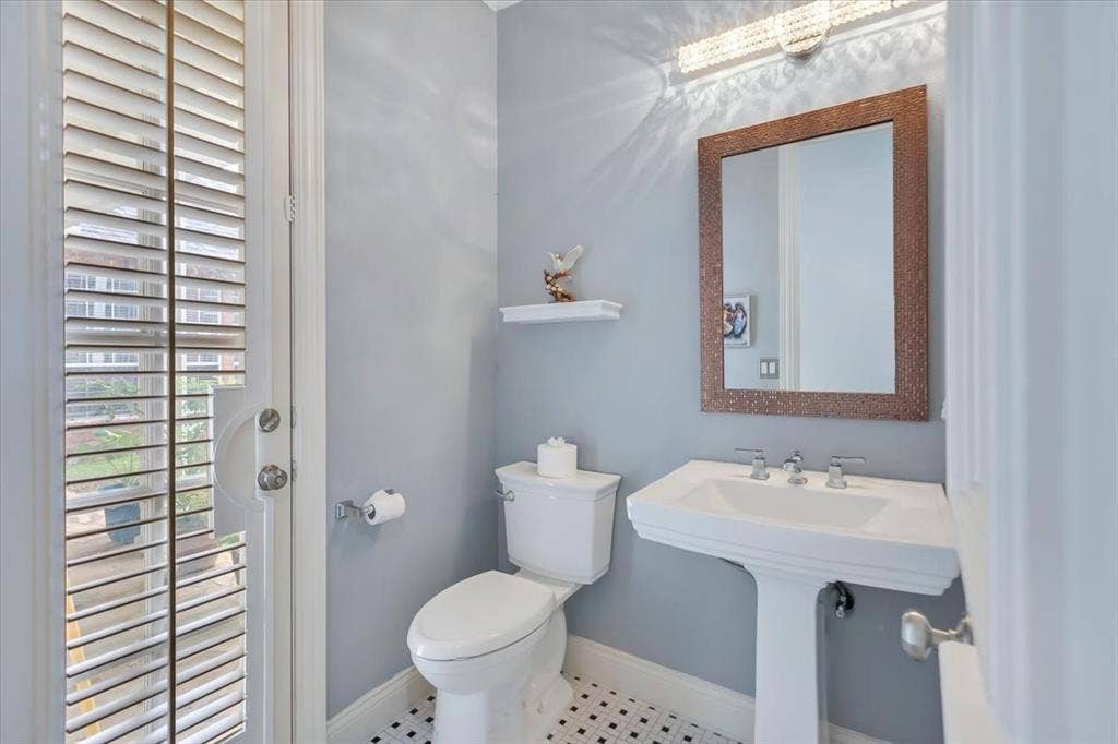 5111 Ambergate Lane, Dallas, TX 75287 Half Bath