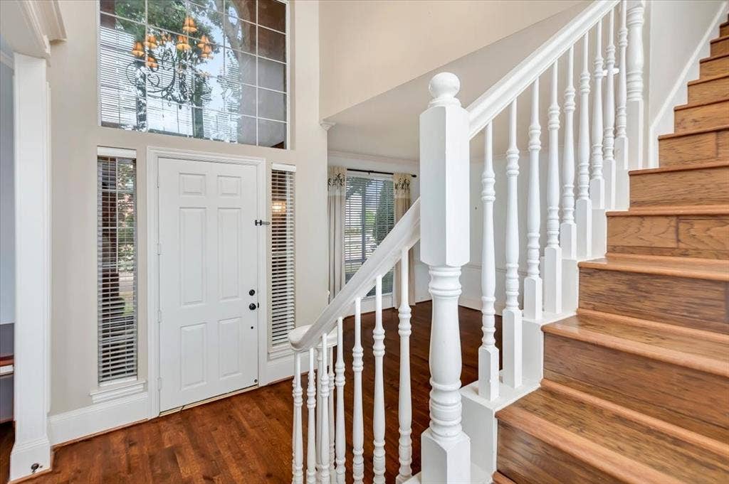 5111 Ambergate Lane, Dallas, TX 75287 Entry