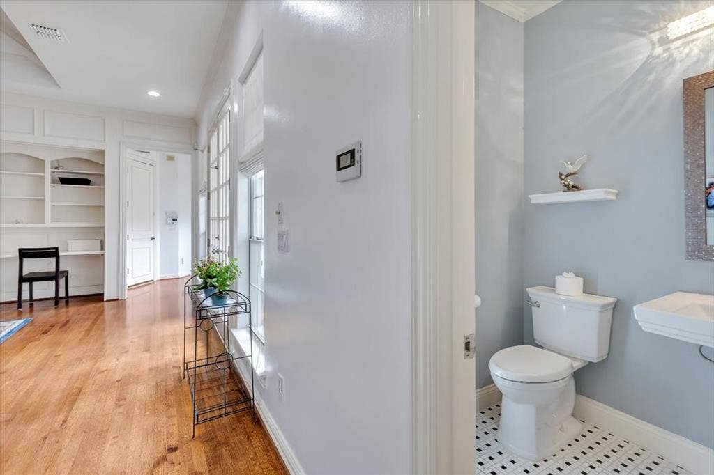 5111 Ambergate Lane, Dallas, TX 75287 Hallway