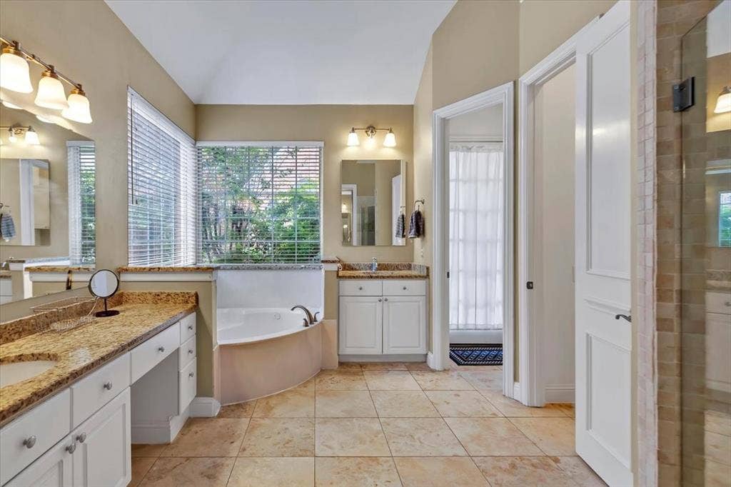 5111 Ambergate Lane, Dallas, TX 75287 Primary Bathroom