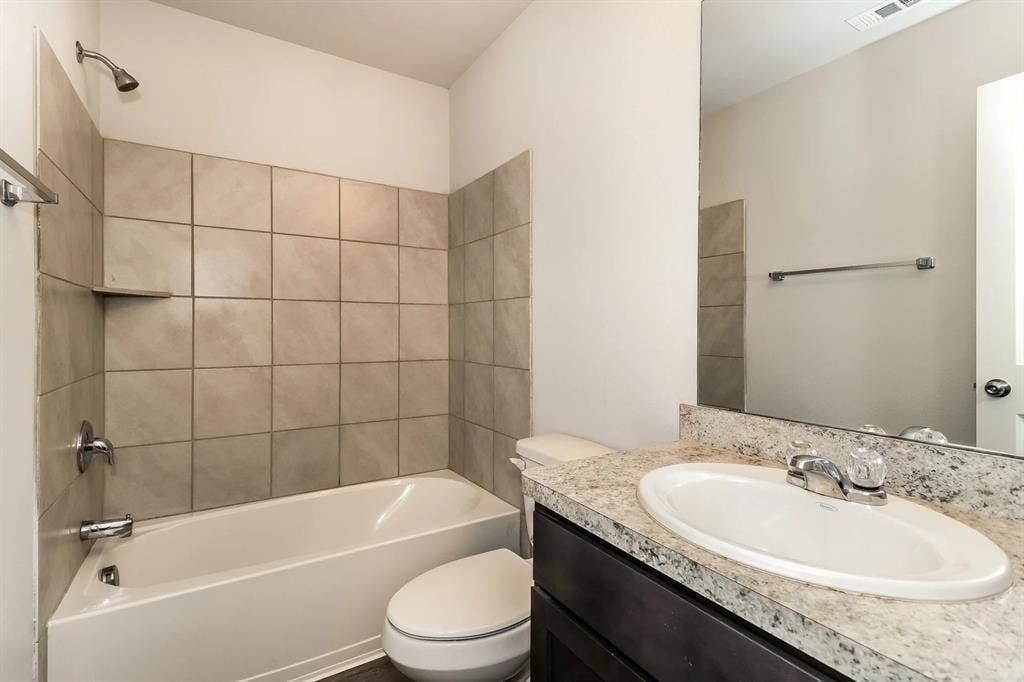 5216 Applegate Drive, Fort Worth, TX 76119 5216 Applegate Drive, Fort Worth, TX 76119