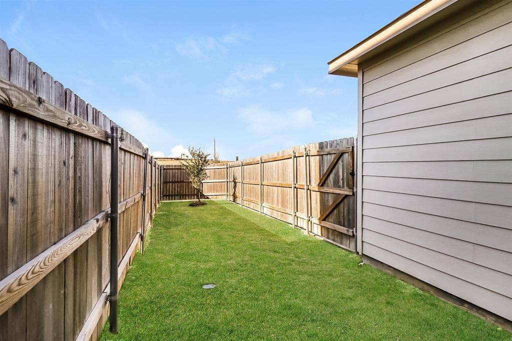 5216 Applegate Drive, Fort Worth, TX 76119 5216 Applegate Drive, Fort Worth, TX 76119
