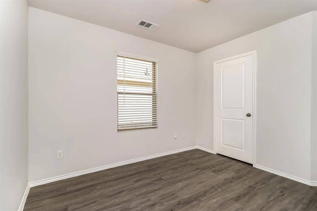 5216 Applegate Drive, Fort Worth, TX 76119 5216 Applegate Drive, Fort Worth, TX 76119