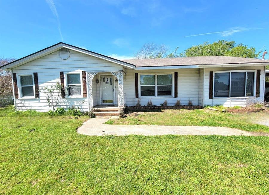 Property photo for 401 N Terry Street, Malakoff, TX