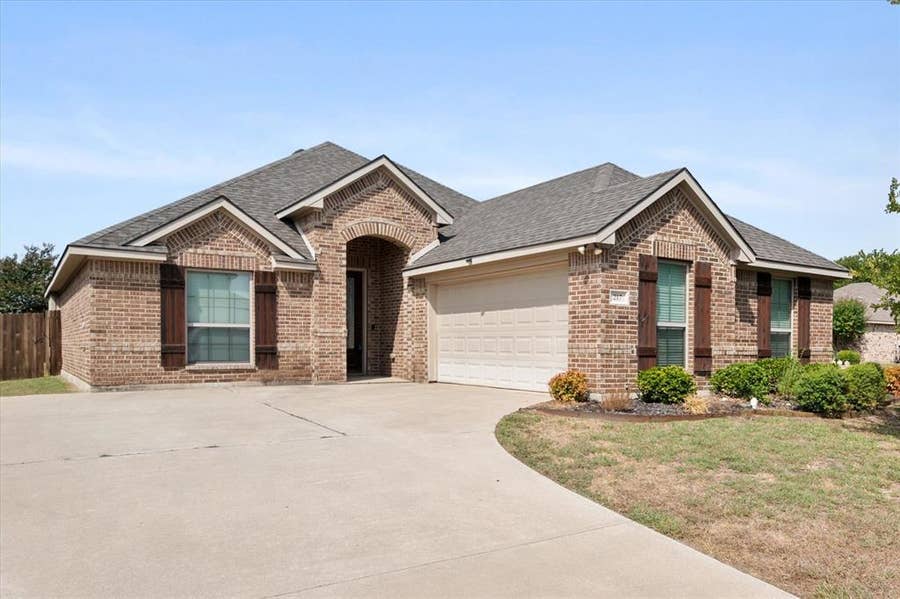 Property photo for 217 Cambridge Street, Waxahachie, TX