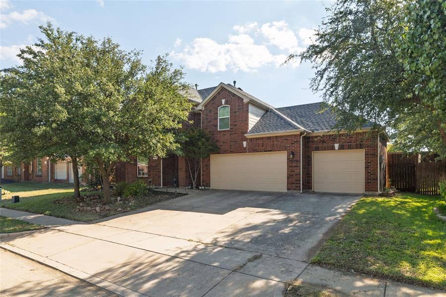 Property photo for 11845 Warbler Lane, Fort Worth, TX