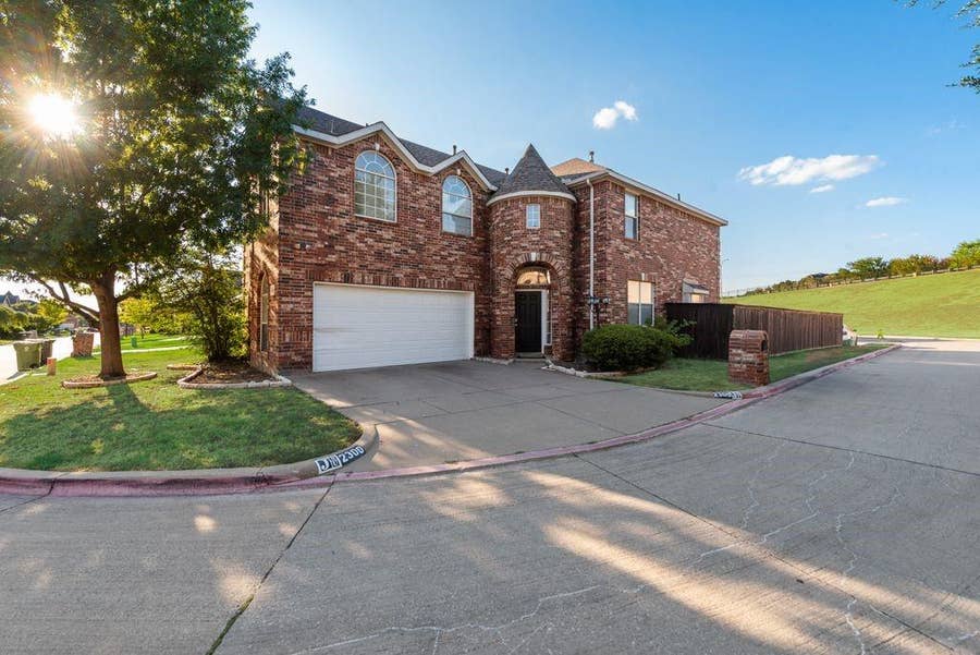 Property photo for 2300 Springmere Drive, Arlington, TX