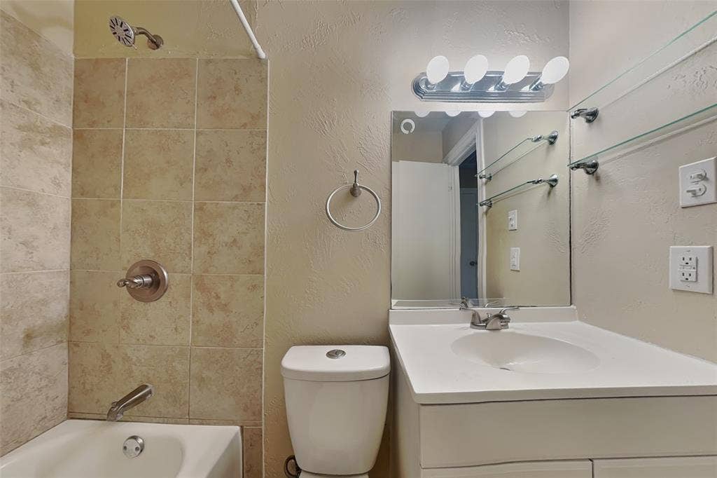 805 Aransas Drive, Euless, TX 76039 805 Aransas Drive, Euless, TX 76039