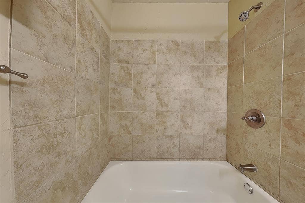 805 Aransas Drive, Euless, TX 76039 805 Aransas Drive, Euless, TX 76039