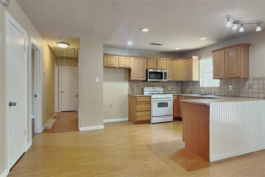 805 Aransas Drive, Euless, TX 76039 805 Aransas Drive, Euless, TX 76039