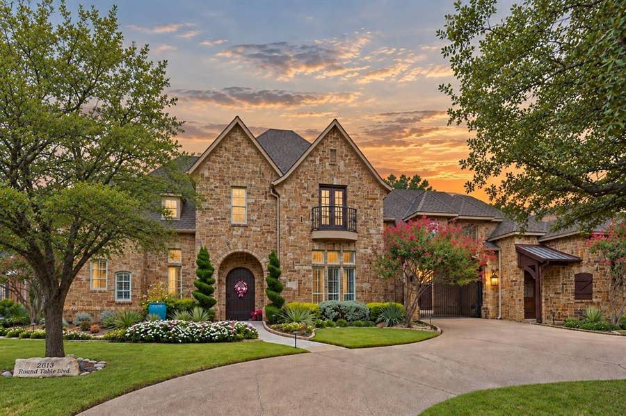 Property photo for 2613 Round Table Boulevard, Lewisville, TX